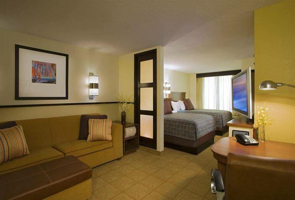 Hyatt Place Airport Hotel