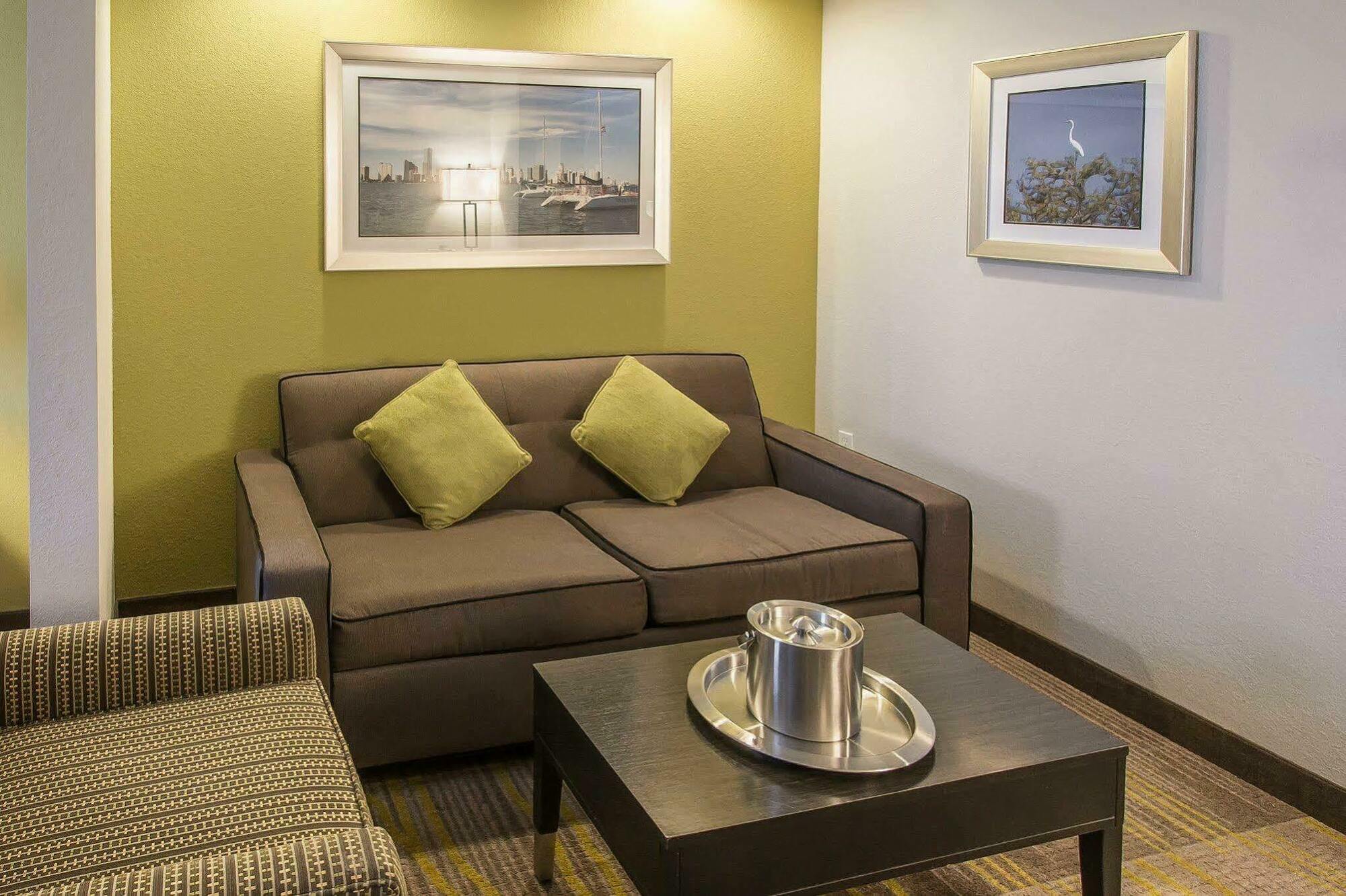 Comfort Miami Airport North Hotel 3*