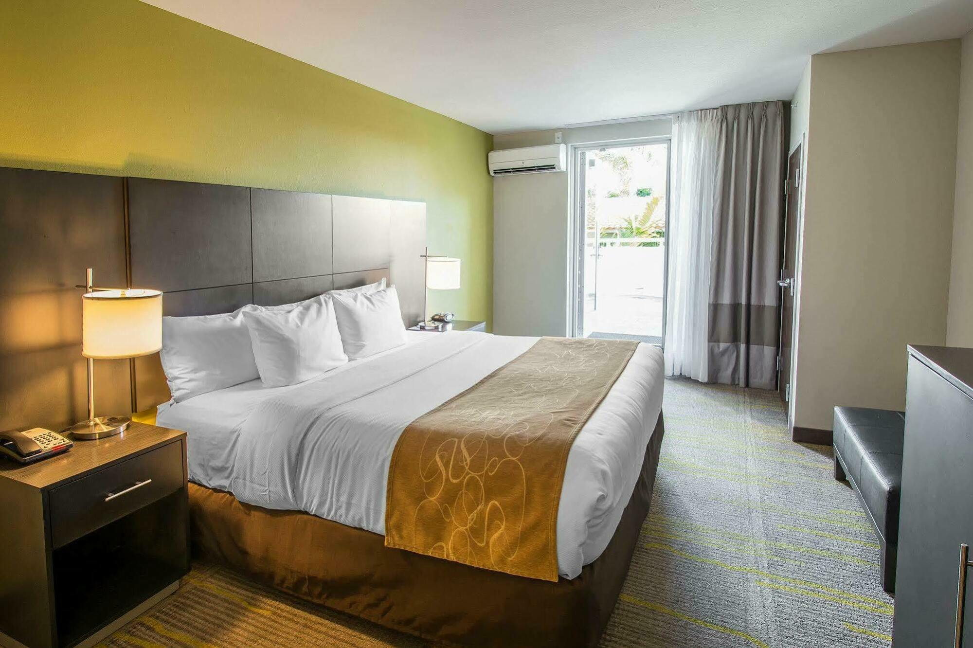 Comfort Miami Airport North Hotel 3*