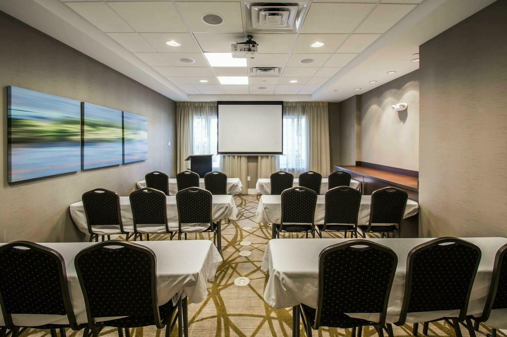 Comfort Miami Airport North Hotel 3*
