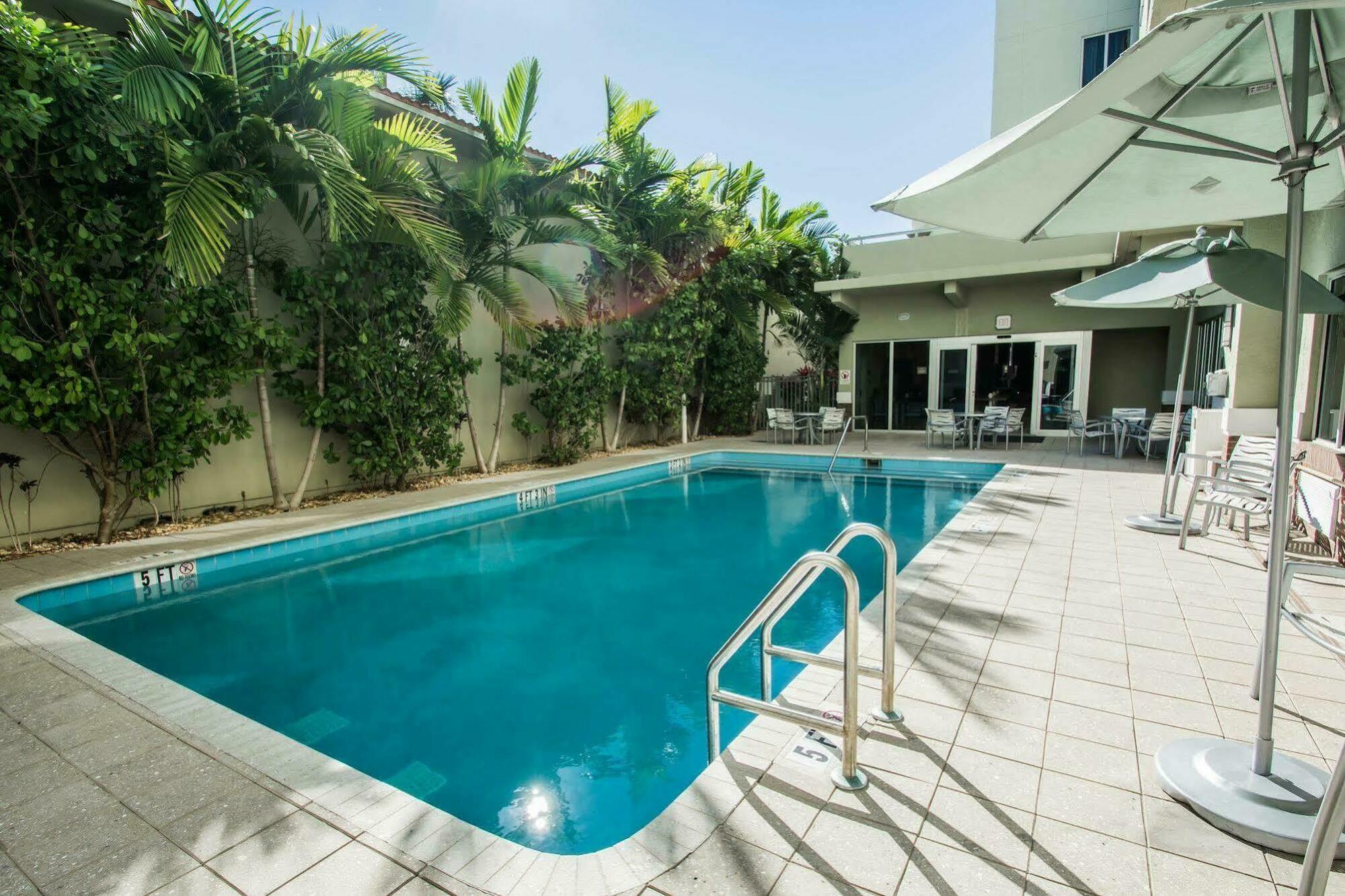 Comfort Miami Airport North Hotel 3*