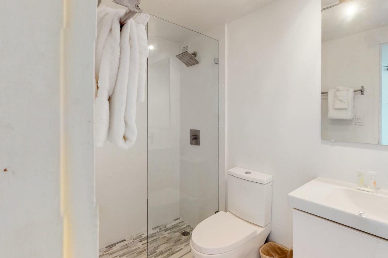 Castle Beach: Strawberry Lime Hotel Miami Beach
