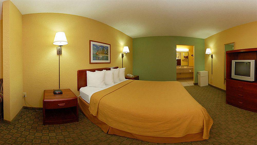Quality & Airport Hotel 2*