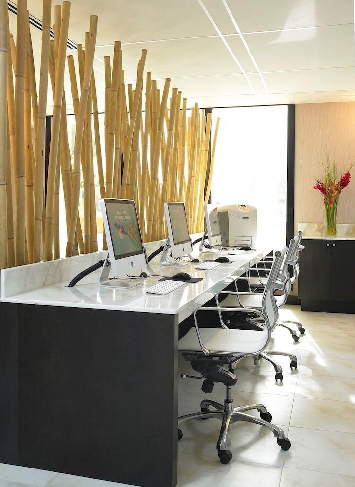 Miami International Airport By Ihg Hotel 3*
