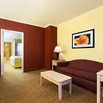 Baymont By Wyndham Tampa Near Busch Gardens