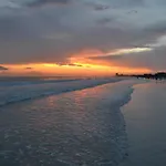 Island House Beach Resort 11