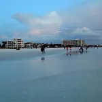 Island House Beach Resort 11