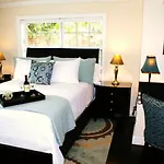 Island Sands Inn