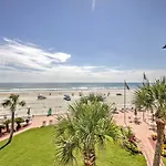 Daytona Beach Studio With Oceanfront Balcony And Pool!