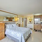 Daytona Beach Studio With Oceanfront Balcony And Pool!