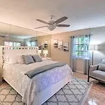 Naples Condo With Enclosed Balcony And Lake Views!