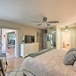 Naples Condo With Enclosed Balcony And Lake Views!