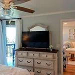 Hibiscus Oceanfront Resort