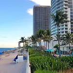 On The Beach - Lux 2 Bedroom Miami