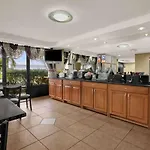 Super 8 By Wyndham Fort Myers