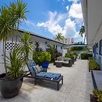 Hollywood Beach Suites And Hotel