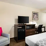 Downtown Hollywood Gardens Inn & Suites