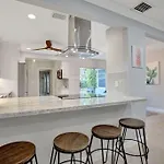 Luxury 3Br Villa W/Heated Pool, Mins To The Beach
