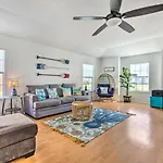 Bright Pensacola Home With Yard About 6 Mi To Beach