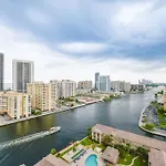 Wonderful Studio Beachwalk With Great Views