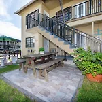 Tropic Isle Hotel & Apartment