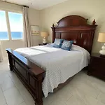 Shores Of Panama Penthouse Resort