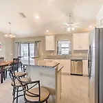 Central Cape Coral House With Private Screened Pool!