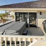 Beautiful Captiva Beach Home W/Hot Tub - On The Beach!