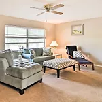 Bradenton Snowbird Sanctuary With Covered Patio!