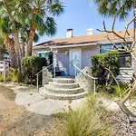 Indian Rocks Beach Cottage, Walk To Beach!