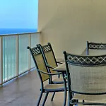Luxurious High-Rise Condo With Spacious Balcony Facing The Ocean - Unit 1805