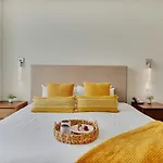 5 Beachfront Resort Infinity Edge Swimming Pool Hot Tub
