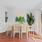 Sunny Palm Cottage W/ Hot Tub + Fire Pit + Grill + 10 To Beach!