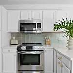 Sunny Palm Cottage W/ Hot Tub + Fire Pit + Grill + 10 To Beach!