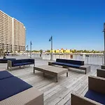 Laketown Wharf 1115