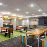 Spark By Hilton Sarasota Siesta Key Gateway