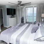 New Rental - 3Br 3Ba Corner Beachfront - 2024 Remodel - 3 Pools, Tiki Hut, Gym, Tennis