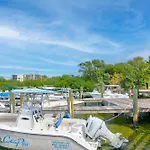 Captain Pip\'S Marina & Hideaway