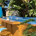 3Gulls Inn Ozona-Boutique Hotel-Steps From Restaurants & Brewery-Swimspa Pool-Pet Friendly