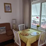 Breakaway Inn Guest House