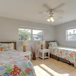 Coastal Townhome With Patio About 2 Mi To Beach!