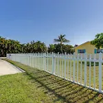 Palm Beach Townhome 4 Mi To Juno Beach Park!