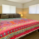 Lazy Cuckoo Inn - Sleek And Stylish Studio Apartments
