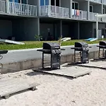 607 - Island Inn