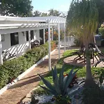 Breakaway Inn Guest House
