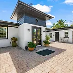 Haley\'S At Anna Maria Island Inn