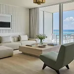 Four Seasons Hotel At The Surf Club