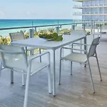 Four Seasons Hotel At The Surf Club