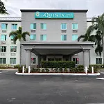 La Quinta Inn & Suites by Wyndham Sunrise Sawgrass Mills