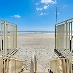 Cozy Daytona Beach Condo - Steps To Ocean!